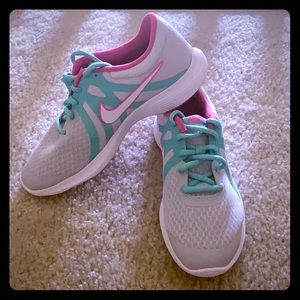 Nike running shoes for girls